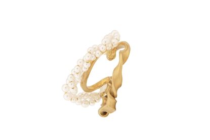 Picture of Twisted  Ear Cuff With Freshwater Pearls Deco