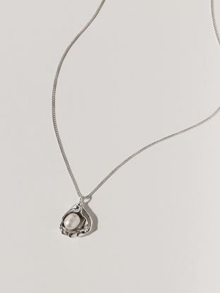 Picture of Crinkled Shell-Like Drop Necklace